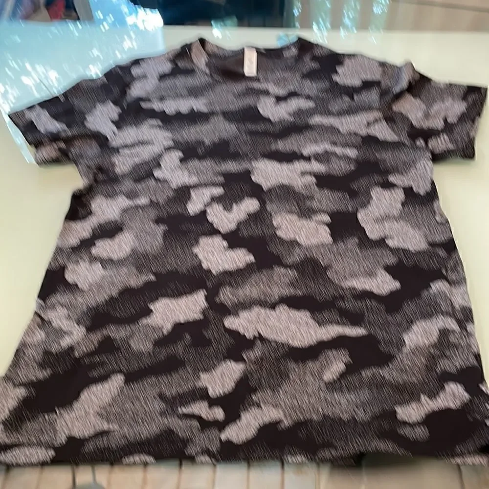 Lululemon top 2 black grey light grey printed